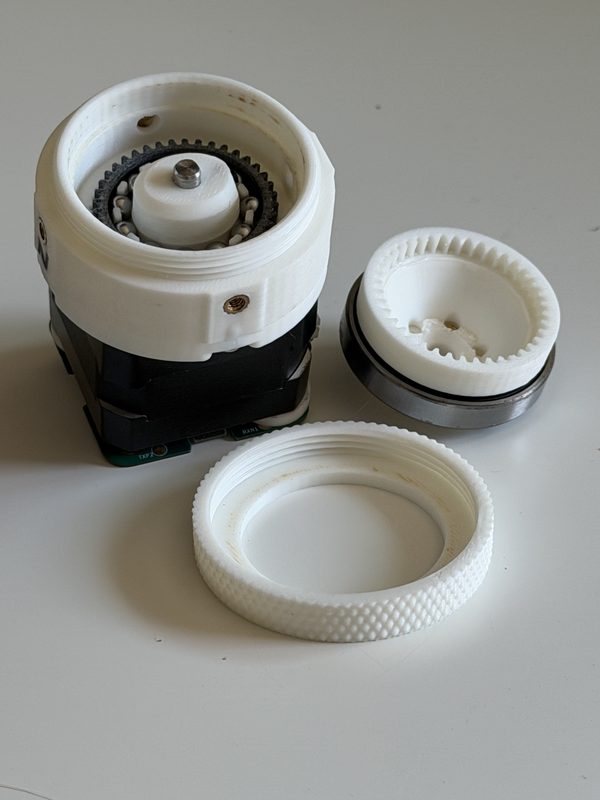 The HD20 actuator opened up, showing the ball-cage wave generator inside the printed body.